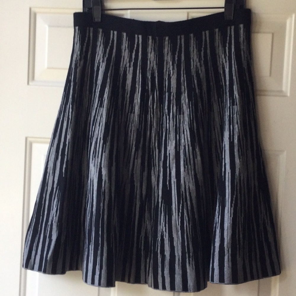 Carmen Marc Valvo Sweater Knit Skirt NWT Size M - Picture 2 of 4